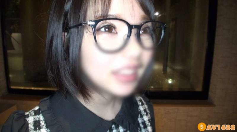 FC2-PPV-2921068 【彼女の娘と姦】こなつ★僕の彼女（43）の眼鏡爆乳娘（23）が「ラブホとかの中って見てみたい～♪」なんて言うので連れてきた。いや、下ゴコロ