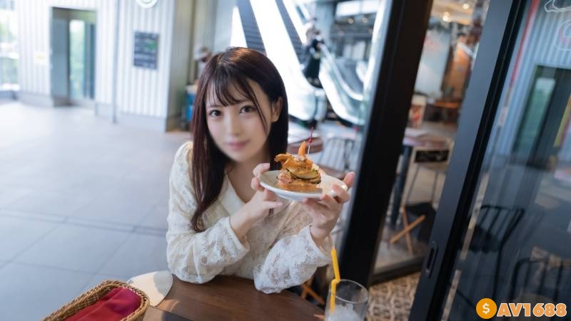 FC2-PPV-3070204 顔出し！！個数限定！【無修正】シネマ画風！何を言われても嫌と言わずに従う美人現◯女子大生・・・次第に欲望に支配され自ら腰を動かし悦ぶ淫らな