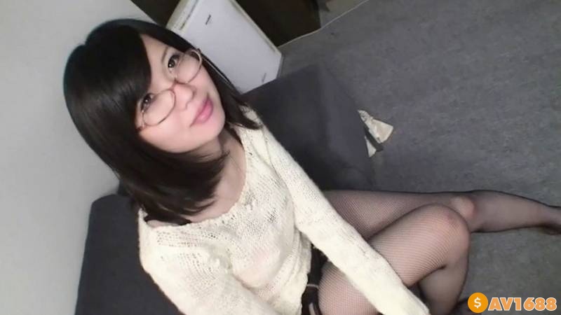 FC2-PPV-1101931 細身巨乳娘?清楚系の色白美肌女子大生?大量顔射！