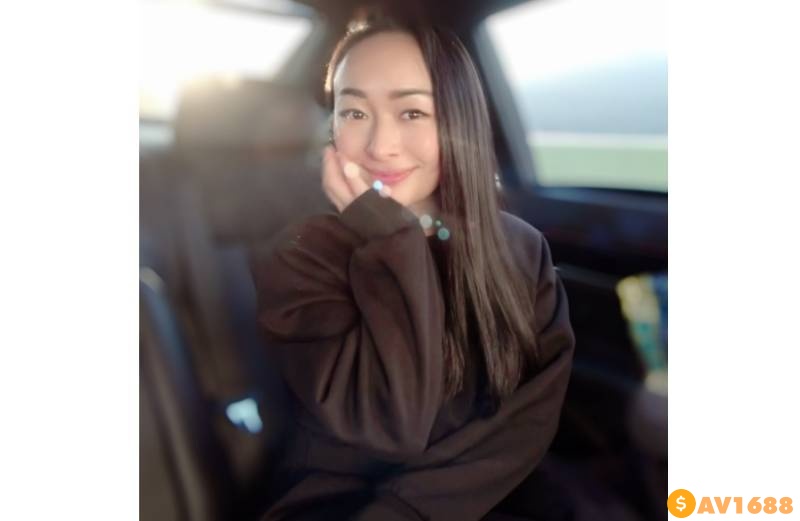 FC2-PPV-2671819 「近所にこんな奥様いませんか？」綺麗系の美魔女妻と白昼の車内不倫へ・・真っ赤な口紅がよく似合うエロ顔に勢いよく大量射精