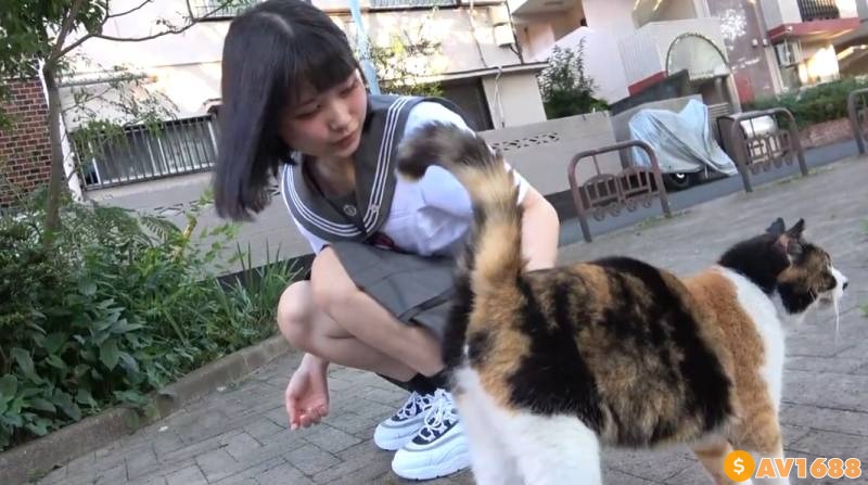 FC2-PPV-2683017 10代現役生、奇跡の美少女しほちゃんと放課後のお家デート。応募総数700人の中から選抜された熱狂的ファンに全身を舐められ可愛いお顔に大量の